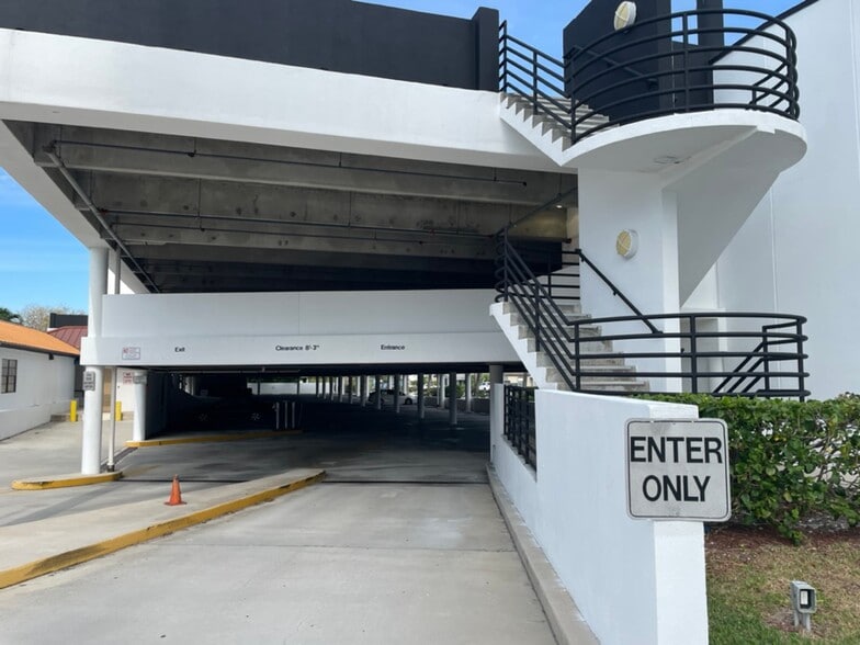 More Photos Of 2655 N Ocean Dr, Riviera Beach Office For Lease