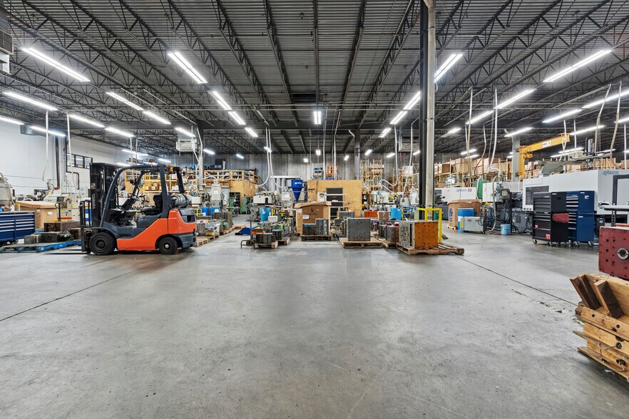 More Photos Of 405 Commerce Ct, Vadnais Heights Manufacturing For Sale