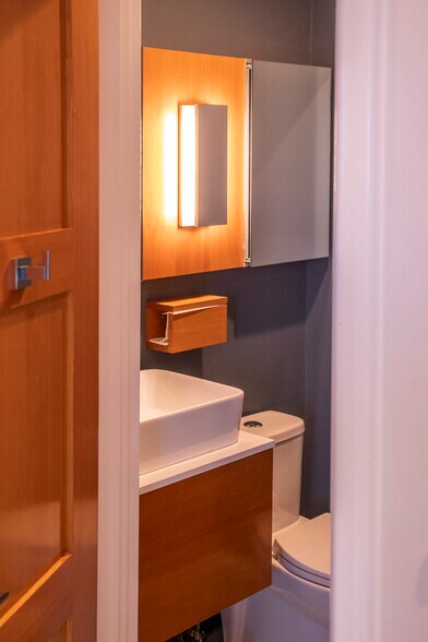 More Photos Of 2300 Winford Ave, Nashville Warehouse For Sale