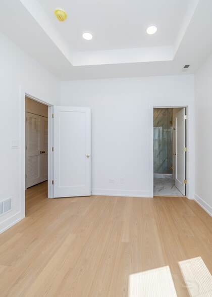 More Photos Of 6044 Eberhart ave, Chicago Apartments For Sale
