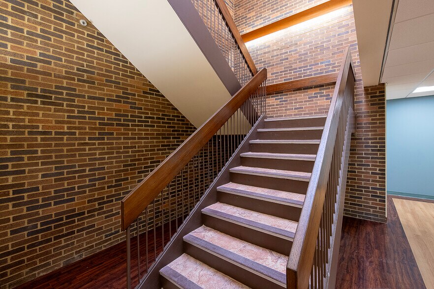 More Photos Of 17406 Royalton Rd, Strongsville Medical For Lease