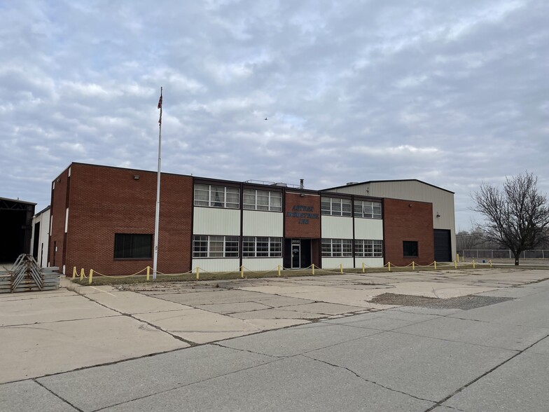 Primary Photo Of 28530 Reynolds St, Inkster Manufacturing For Sale