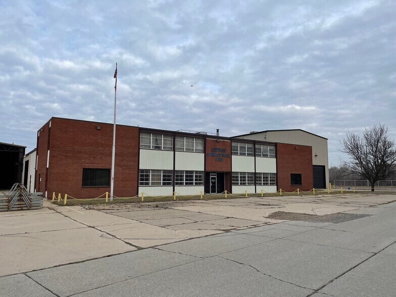 More Photos Of 28530 Reynolds St, Inkster Manufacturing For Lease