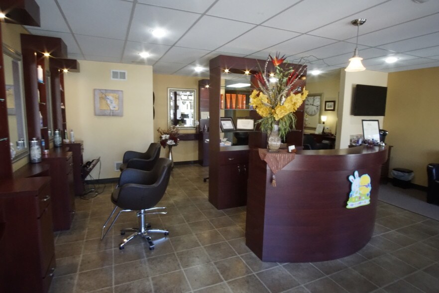 More Photos Of 584 Middle Rd, Bayport Storefront Retail Residential For Sale