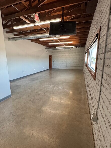 More Photos Of 12911 Us-71 Hwy, Grandview Freestanding For Lease