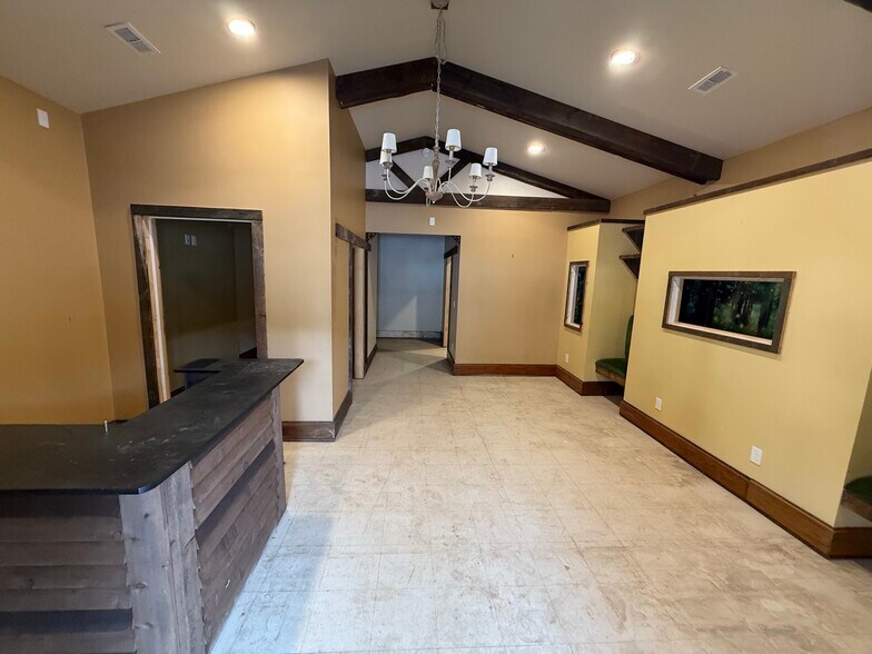 More Photos Of 149-175 E Cove Ave, Wheeling Storefront For Lease