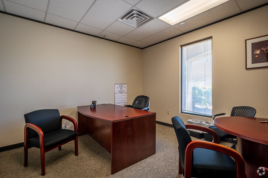 More Photos Of 9450 W Wingfoot Rd, Houston Manufacturing For Lease