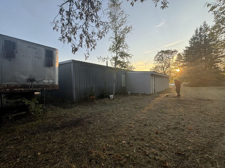 More Photos Of 8097 F-21 Hwy, Hawks Specialty For Sale