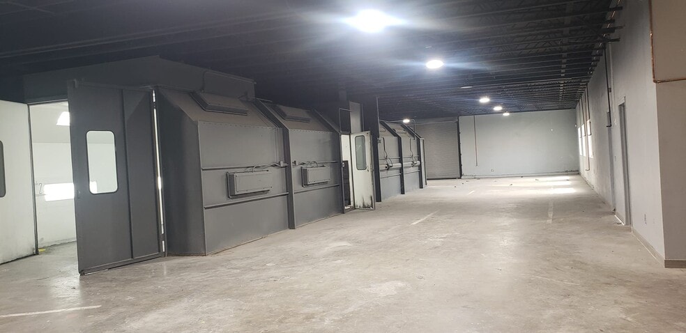 More Photos Of 17721 Sherman Way, Reseda Auto Repair For Sale