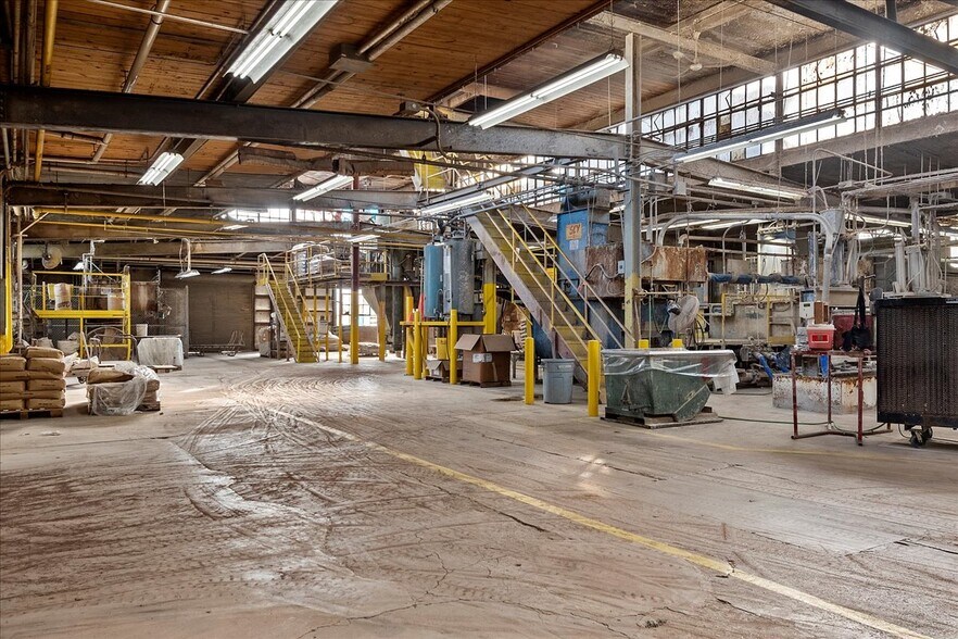 More Photos Of 115 E Mound St, Girard Industrial For Sale