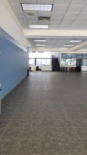 More Photos Of 3963 W Tennessee St, Tallahassee Auto Dealership For Lease