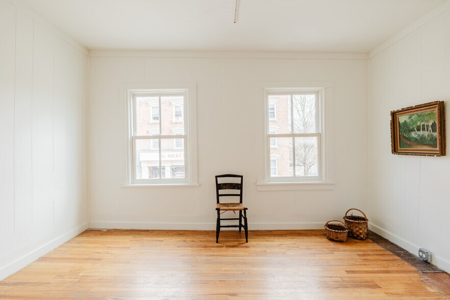 More Photos Of 323 Warren St, Hudson Storefront Retail Residential For Sale