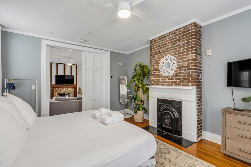 More Photos Of 140 Spring St, Charleston Hospitality For Sale