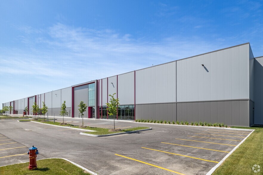 More Photos Of 405 Huntmar Dr, Ottawa Service For Lease