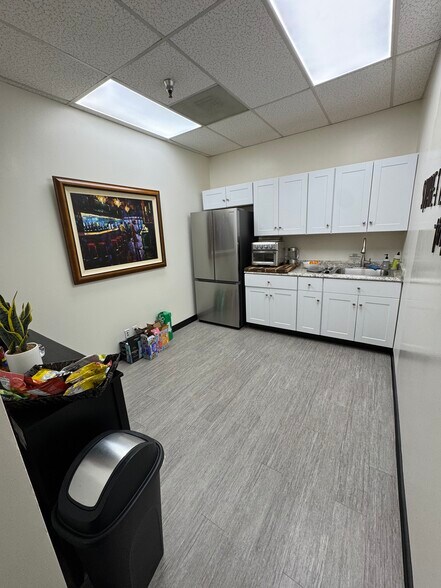 More Photos Of 6 Morgan, Irvine Research And Development For Lease