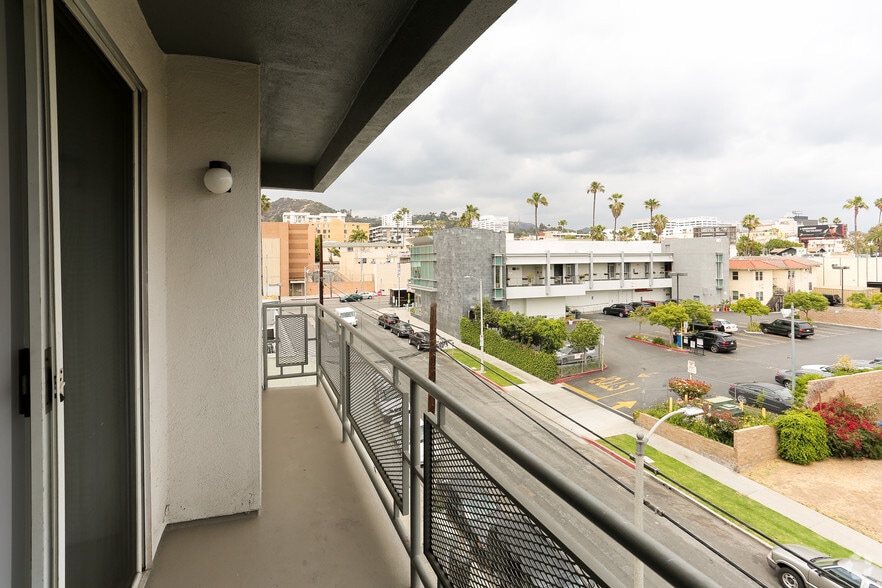 More Photos Of 1443 N Fuller Ave, Los Angeles Apartments For Sale
