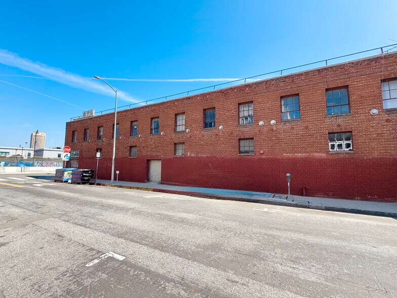 More Photos Of 700-706 E 1st St, Los Angeles Storefront Retail Residential For Lease
