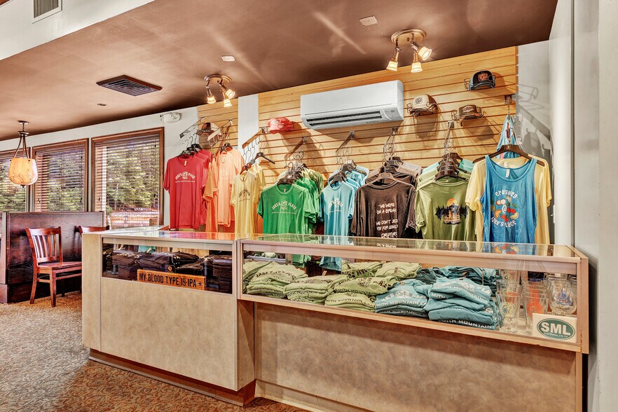 More Photos Of 1041 Harbour Inn Ln, Moneta Restaurant For Sale