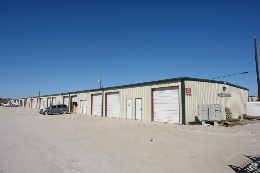 More Photos Of 10027 Harmon Rd, Fort Worth Unknown For Lease