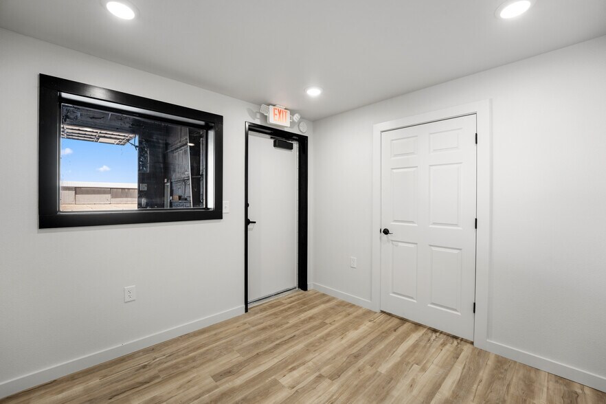 More Photos Of 7527 Karl May Dr, Waco Specialty For Sale