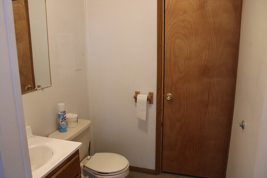 More Photos Of 242 S 9th St, Burlington Garden Center For Sale