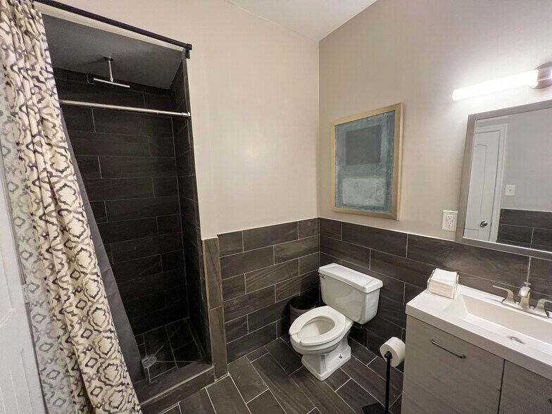 More Photos Of 4733 Don Dr, Dallas Warehouse For Sale