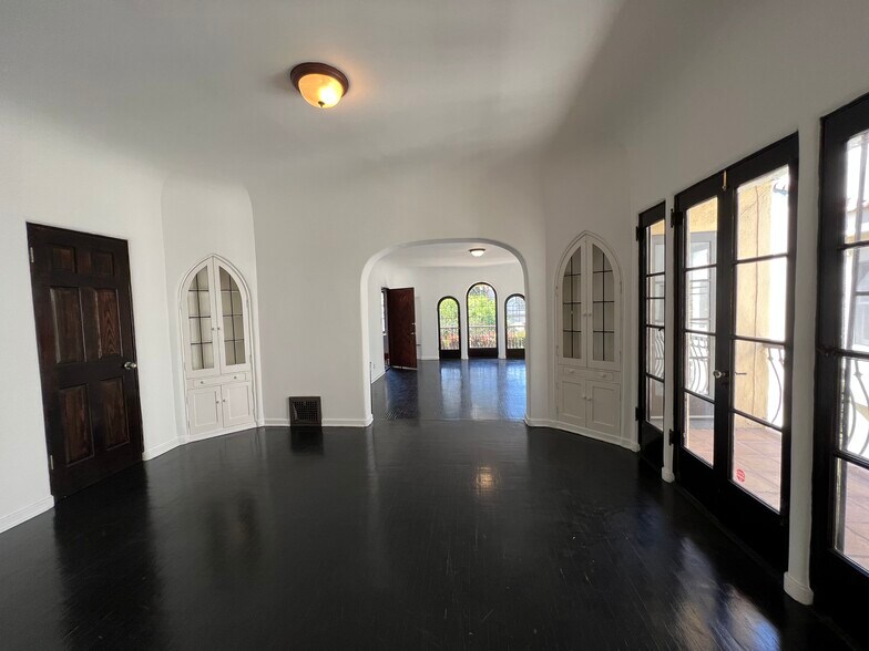 More Photos Of 942 S Mansfield Ave, Los Angeles Apartments For Sale