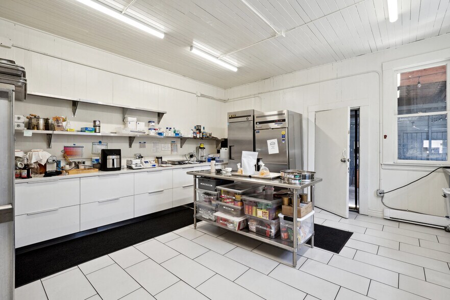 More Photos Of 1015 Howard Ave, San Mateo Service For Sale