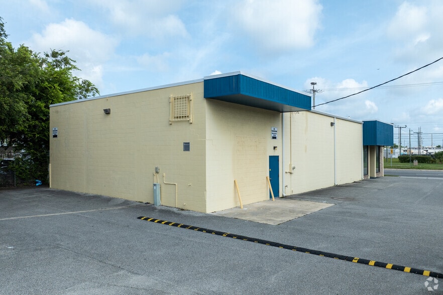 More Photos Of 401 W International Speedway Blvd, Daytona Beach Freestanding For Sale