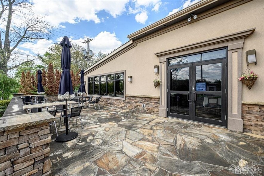 More Photos Of 522 Rt-33, Englishtown Restaurant For Lease