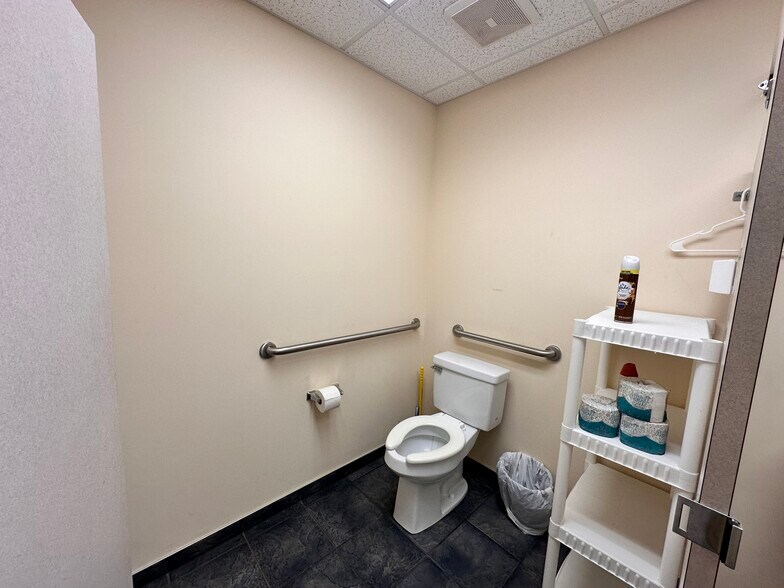 More Photos Of 4509 Hospital St, Pascagoula Office For Sale