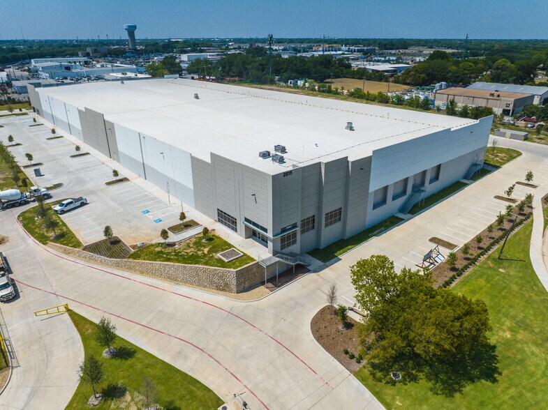 More Photos Of 2815 E Centerville Rd, Garland Distribution For Sale