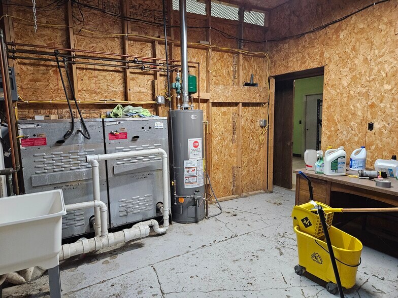 More Photos Of 1245 E Bluff St, Marseilles Freestanding For Sale