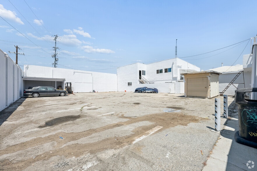 More Photos Of 10520 Magnolia Blvd, North Hollywood Office For Sale