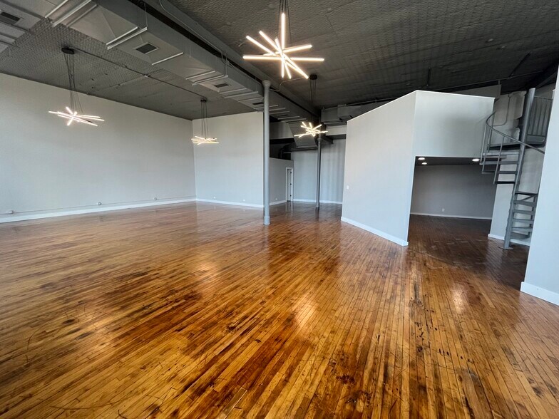 More Photos Of 1105 W Chicago Ave, Chicago Loft Creative Space For Lease