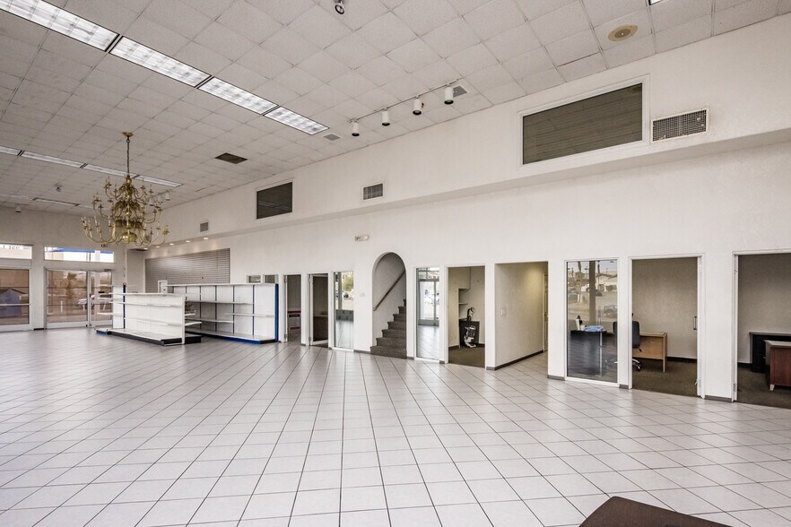 More Photos Of 951 Lake Havasu Ave N, Lake Havasu City Showroom For Sale