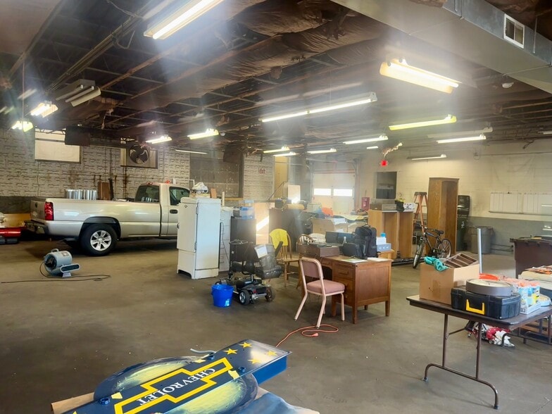 More Photos Of 617 Berry Ave, Bellevue Warehouse For Lease