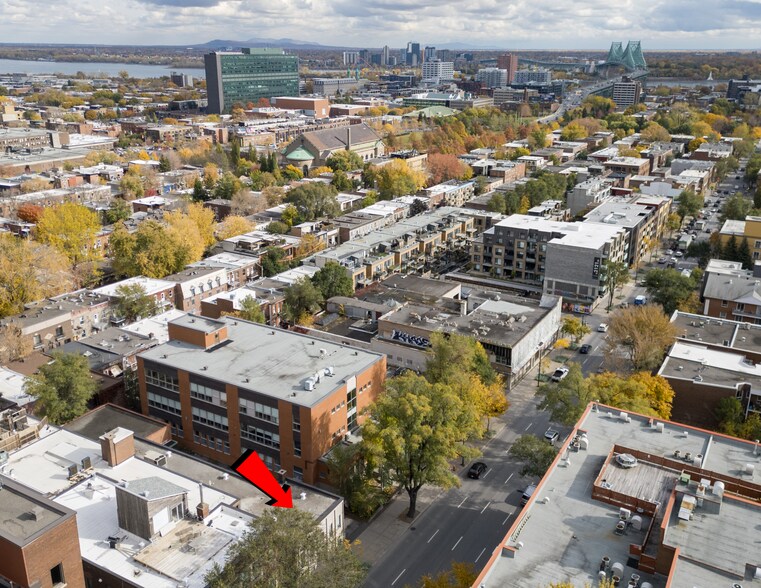 More Photos Of 2251 Av Papineau, Montréal Light Distribution For Lease