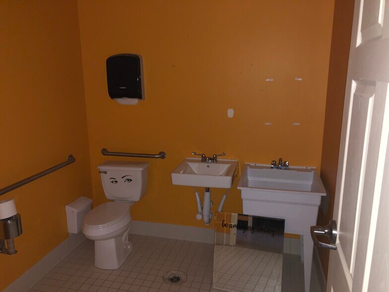 More Photos Of 2213-2217 Fayetteville Rd, Van Buren Storefront For Lease