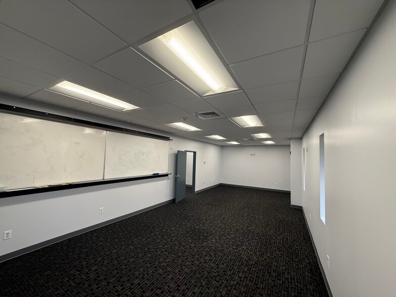 More Photos Of 182 Commerce St, East Haven Manufacturing For Lease