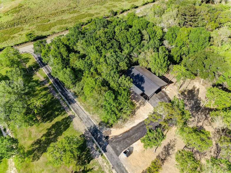 More Photos Of 4388 County Road 197, Alvin Specialty For Sale