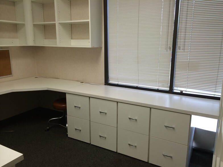 More Photos Of 2412 N Ponderosa Dr, Camarillo Medical For Lease