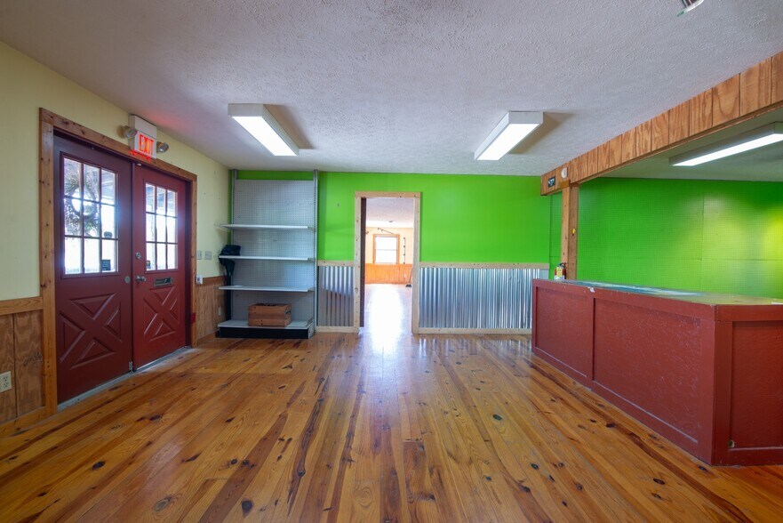 More Photos Of 641 Highland Ave, Vine Grove Freestanding For Sale