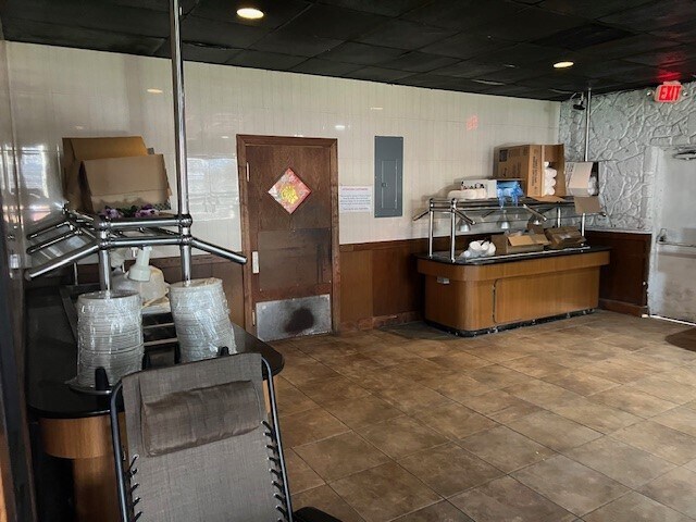 More Photos Of 1975 W Broadway Blvd, Sedalia Restaurant For Sale