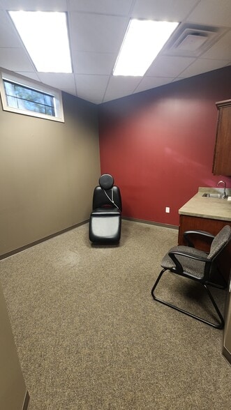 More Photos Of 6621-6627 Centerville Business Pky, Dayton Medical For Lease