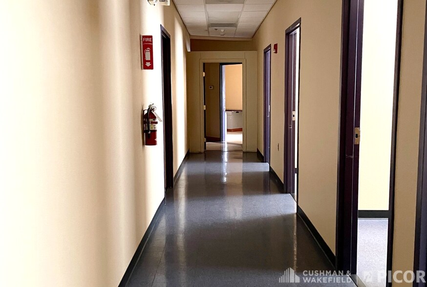 More Photos Of 32 Boulevard del Rey David, Nogales Medical For Sale