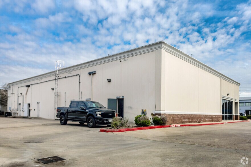 More Photos Of 10511-10521 Jones Rd, Houston Unknown For Lease
