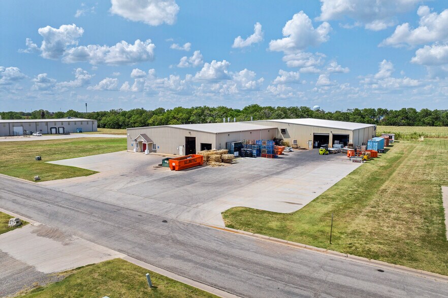 More Photos Of 1800 SE 9th St, Newton Manufacturing For Sale