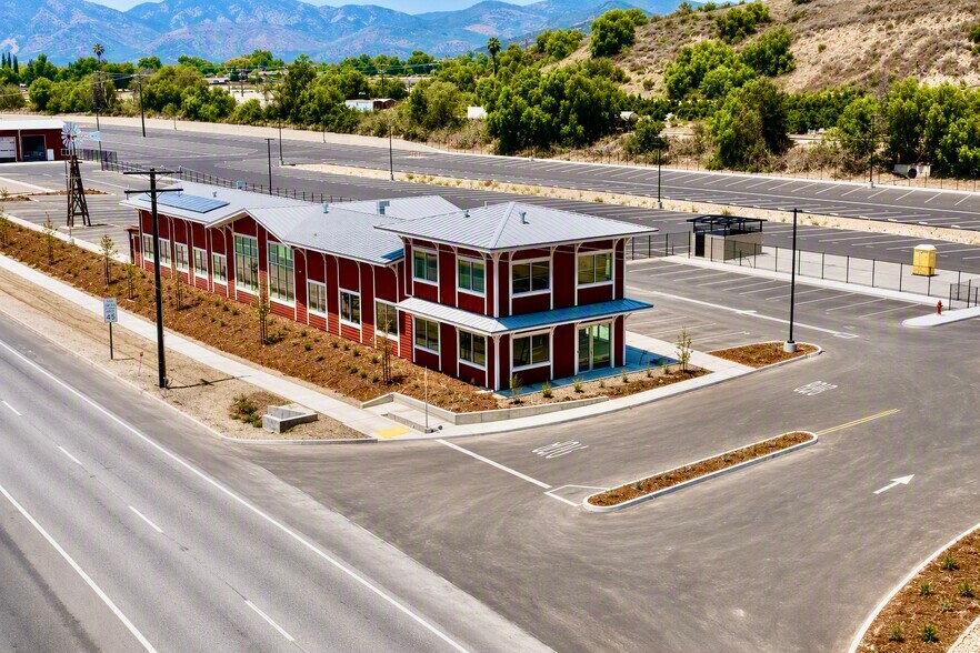 More Photos Of 35-39 E Telegraph Rd, Fillmore Freestanding For Lease
