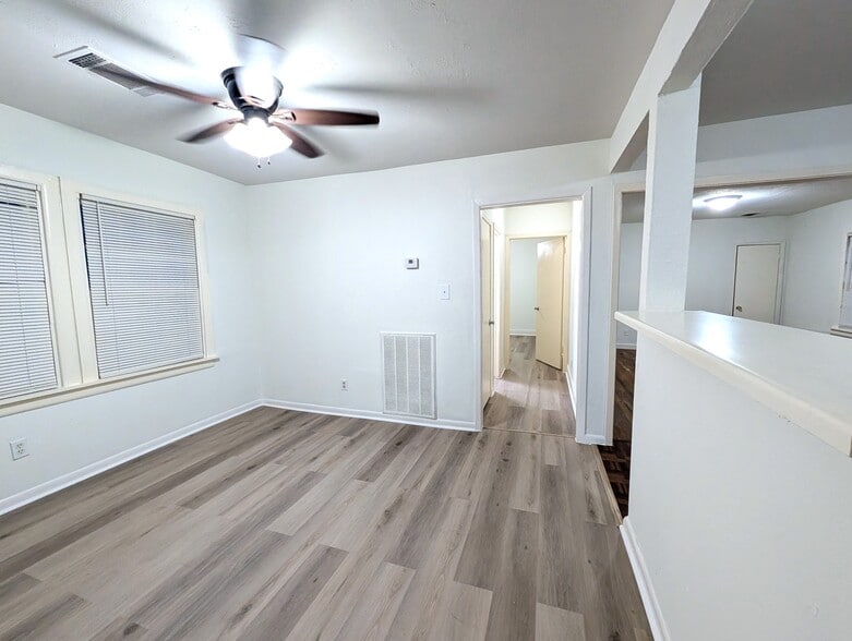 More Photos Of 704 E 22nd St, Houston Apartments For Sale
